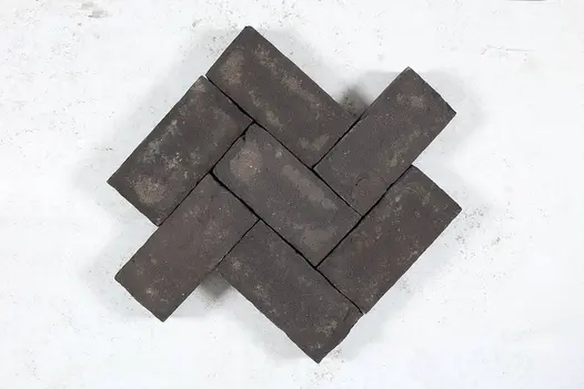 7 dark grey Durham clay paver bricks in alternating zigzag rows of 2 and 3. Free next-day UK delivery available.